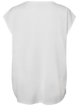 Camiseta blanca de corte holgado, escote redondo y mangas cortas.