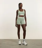 Bermuda deportiva color verde agua, ideal para crossfit, con cintura elástica texturizada con la palabra "GYM".