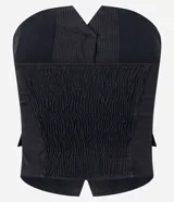Blusa sin breteles estilo chaleco, color negro con estampado a rayas verticales, botones delanteros, bolsillo falso con solapa y lastex en la espalda.