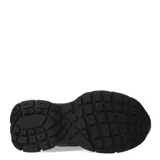 Championes urbanos color beige con suela chunky.