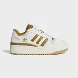 Championes Adidas Forum Bold Stripes, blancos con detalles en color caramelo, con plataforma.