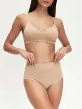 Bombacha tiro alto color piel, de microfibra sin costuras.