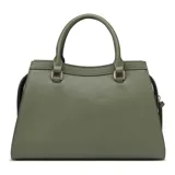 Bolso de mano Guess modelo Wrenley, color verde oliva, con doble asa corta y correa larga extraíble ajustable. Tiene cierre superior, dos bolsillos externos con cierre y herrajes dorados.