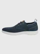 Zapatilla urbana Hush Puppies modelo Port, color tostado, con capellada de cuero y malla, cordones y suela con tecnología ZeroG de EVA.