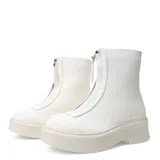 Botas Chelsea color blanco hueso con plataforma y cierre frontal con cremallera.