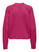 Sweater de punto color fucsia, con cuello redondo y mangas raglán.