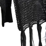 Kimono de playa tejido a crochet calado, color negro, con mangas largas y flecos en el ruedo.