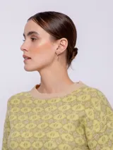 Sweater de punto con diseño de jacquard geométrico, de manga larga y cuello redondo.