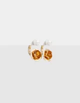 Aros argolla dorados con perlas y flor dorada.