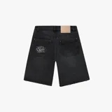 Short de denim negro lavado, corte ancho y largo, con bordado del logo de Nude Project en el bolsillo trasero izquierdo.