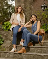 Zapato acordonado de cuero vacuno color bronce con taco de madera de 4 cm.