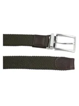 Cinturón elástico trenzado color verde militar con detalles en azul marino y terminaciones en cuero marrón. Hebilla plateada de metal.