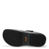 Zuecos blancos antideslizantes, ideales para uso laboral.