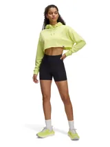 Short de running negro, ajustado al cuerpo, con cintura alta y logo reflectivo.