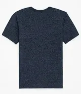 Remera básica azul jaspeado de manga corta y cuello redondo. Confeccionada en tejido de malla con bolsillo en el pecho.