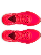 Zapatillas deportivas Under Armour modelo Halo Trainer, color fucsia con detalles en rojo y suela negra. Presentan tecnología HOVR para amortiguación y parte superior SpeedForm sin costuras.