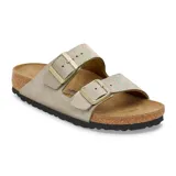 Sandalia Birkenstock modelo Arizona LEVE, color taupe con acabado brillante y efecto holográfico. Cuenta con dos correas ajustables con hebillas doradas y suela de corcho.
