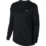 Remera de running de manga larga, ajustada con tecnología Dri-FIT que mantiene la piel seca, y con material de malla en la espalda para ventilación.