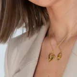 Cadena dorada de plata 925 bañada en oro de 18k, con dije en forma de corazón adornado con zirconias.