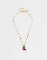 Cadena corta dorada con cuentas rojas y dije de cerezas hechas con cuentas rojas y verdes.