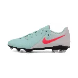 Championes de fútbol Nike Phantom GX II Club FG/MG, color celeste con detalles en gris y logo Nike en fucsia.
