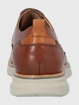 Zapato acordonado Hush Puppies modelo Rustic, color marrón, confeccionado en cuero con forro de cuero y suela de EVA.