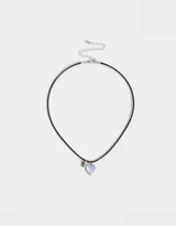 Set de dos collares con cordón negro, dije de corazón de piedra lunar y dije con la inscripción BFF.