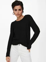 Sweater negro de punto con cuello redondo y mangas largas. Tejido suave y de alta calidad.