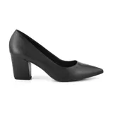 Zapato de vestir Usaflex modelo Praga, color negro, con punta fina y taco cuadrado.