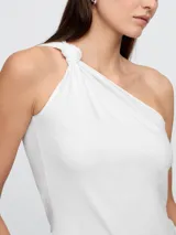 Musculosa ajustada de manga única con un nudo decorativo en el hombro.