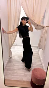 Remera blanca de morley de algodón, básica, de manga corta y corte ajustado.