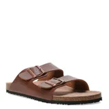 Sandalias de cuero marrón con dos tiras anchas ajustables con hebillas metálicas.