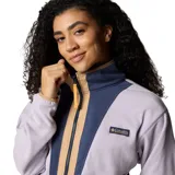 Campera Columbia de microfibra aterciopelada, con cierre frontal completo, bolsillos laterales con cremallera, ribete elástico en puños y dobladillo, y detalle de nailon en el pecho.