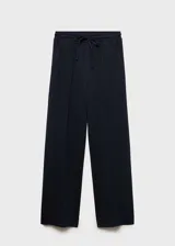 Pantalón de jogging color verde oliva, de corte ancho y tiro medio, con cintura elástica ajustable con cordón. Presenta costuras verticales decorativas en el frente y bolsillos laterales.