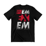 Remera negra de algodón con estampado en la espalda con el logo de la marca en blanco y rojo.