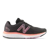 Championes de running para mujer con entresuela Fresh Foam, diseñados para comodidad y estilo durante la carrera, con empeine de malla técnica y suela de caucho duradera.