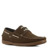 Zapato náutico de cuero nobuck color marrón, con cordones y suela de goma.