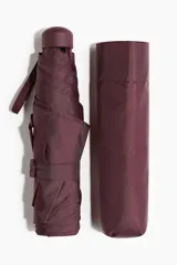 Paraguas plegable color borgoña con funda.