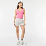 Musculosa rosa de punto canalé con escote redondo y sisas anchas.