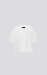 Remera blanca de manga corta con calce boxy fit, realizada en tejido jersey 24/1 americano.