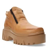 Botines acordonados de cuero color marrón, con cierre lateral y suela de plataforma con diseño track.