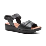 Sandalias de cuero negro con plataforma baja y tira elástica estampada en el empeine.