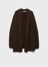 Abrigo marrón de tejido de punto de canalé con cuello bufanda, cierre de botones en la parte delantera y diseño recto sin mangas.
