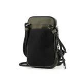 Bandolera mini color verde, confeccionada en símil cuero. Tiene correa regulable, acceso con cierre, un compartimento y un bolsillo externo con cierre.