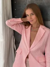 Blazer amarillo de lino con forro de algodón, corte sastrero, botones forrados y confección artesanal.