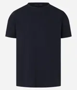 Remera slim de manga corta color salmón, de punto medio, sin estampado y cuello redondo.