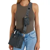 Set de cartera Guess Latona II con estampado de logos en negro y gris. Incluye una cartera tote con doble asa de mano y correa bandolera con logo, un monedero con cierre y un sobre con cierre.