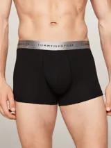 Pack de tres bóxers negros de algodón elástico con cinturas elásticas de diferentes colores (verde, negro y gris) con el logo de Tommy Hilfiger.