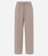 Pantalón jogger de tricolina color beige con estampado de cuadros, cintura elástica con lazo y bolsillos laterales.