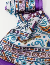 Bandana de satén estampado con diseño abstracto multicolor, marca Barrington.